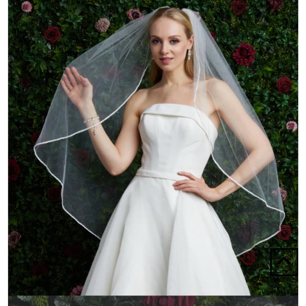 NWT. Beautiful White Bridal Veil with white beaded trim